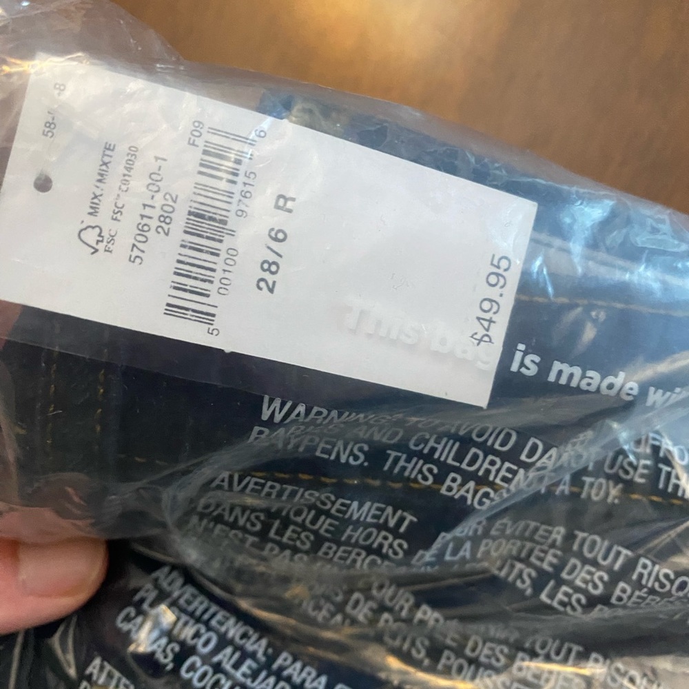 NWT GAP 5” denim girlfriend shorts - Picture 8 of 9